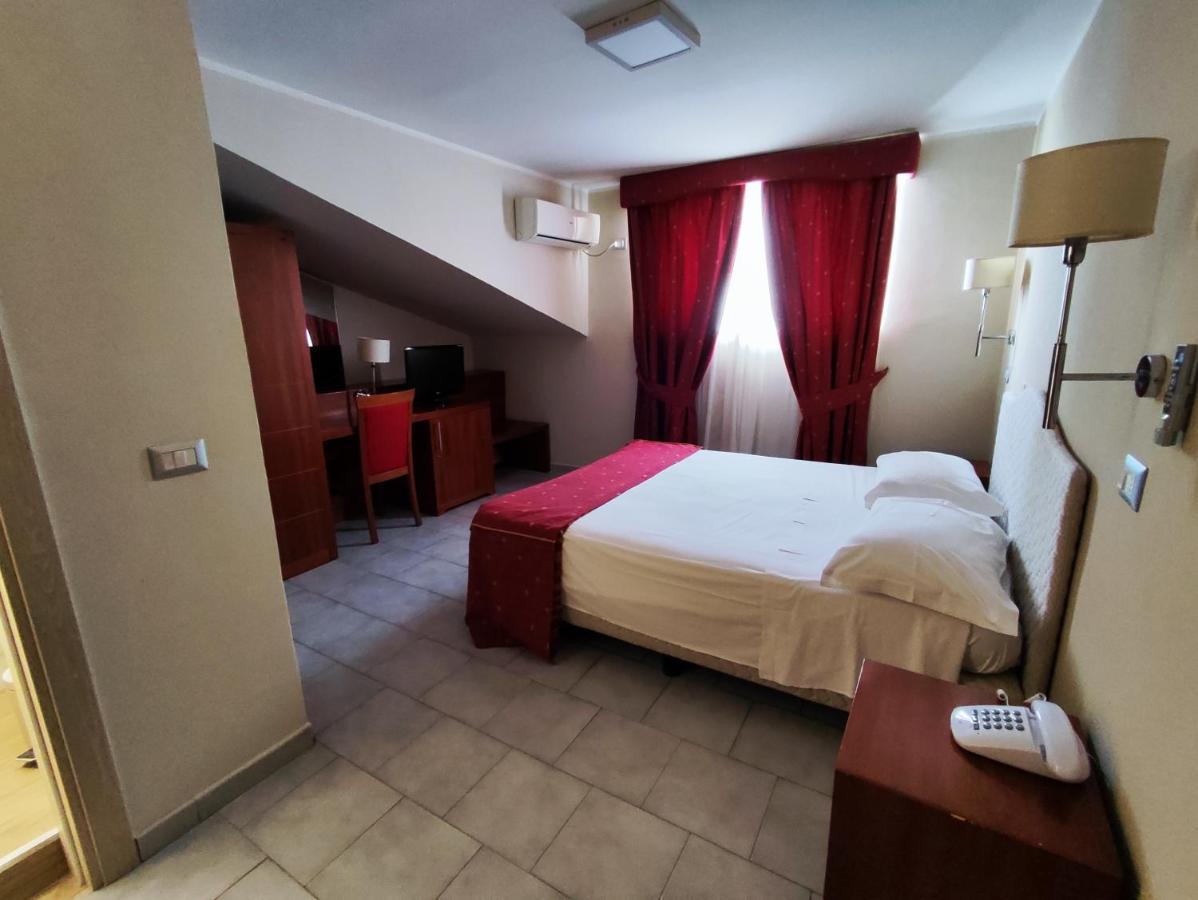 Pisani Hotel San Nicola La Strada Exterior foto