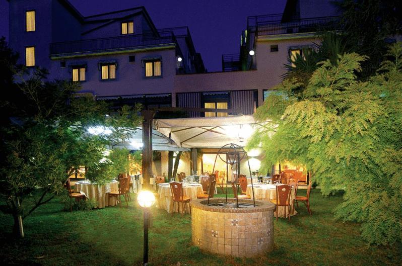 Pisani Hotel San Nicola La Strada Exterior foto
