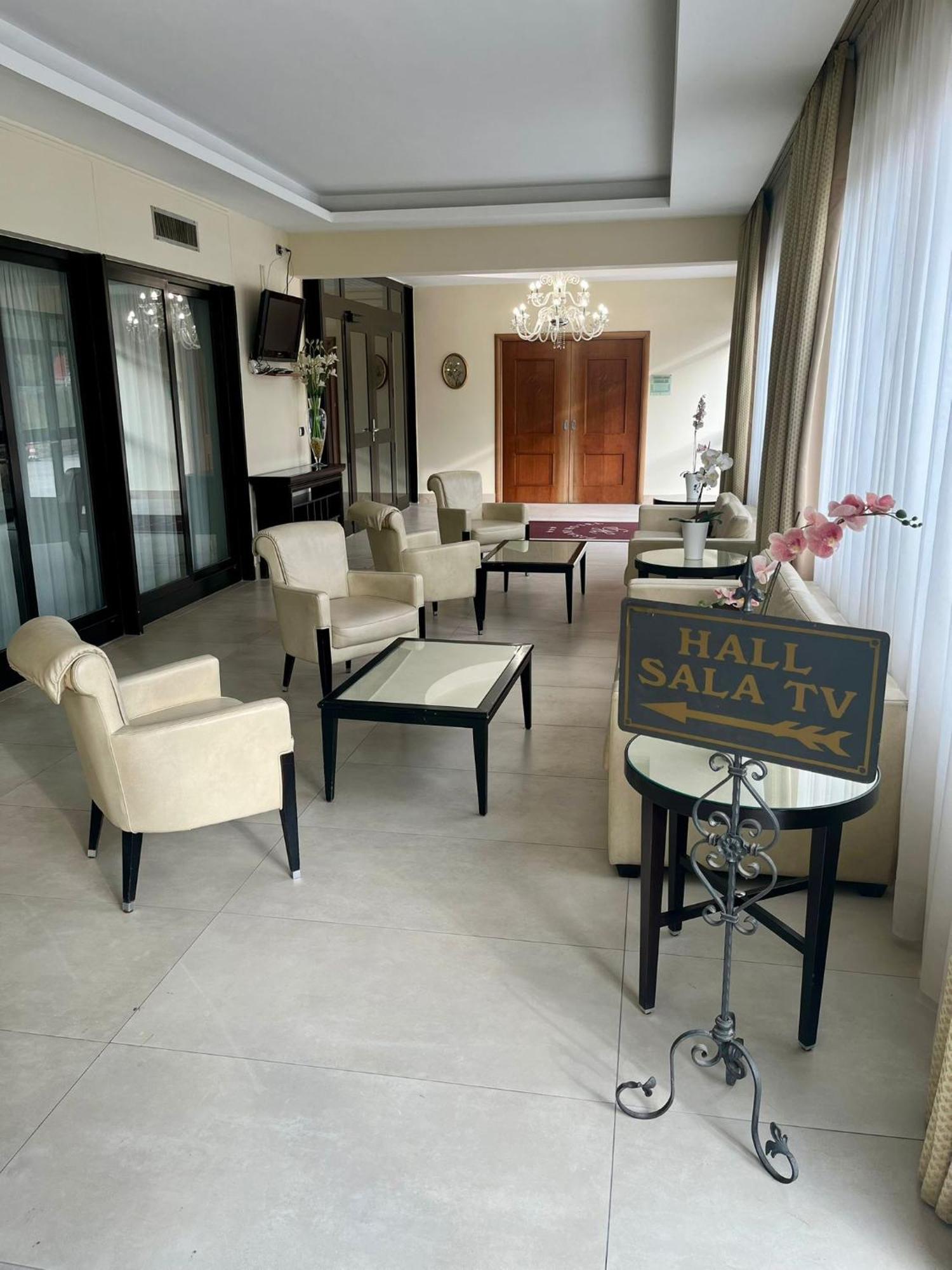 Pisani Hotel San Nicola La Strada Exterior foto