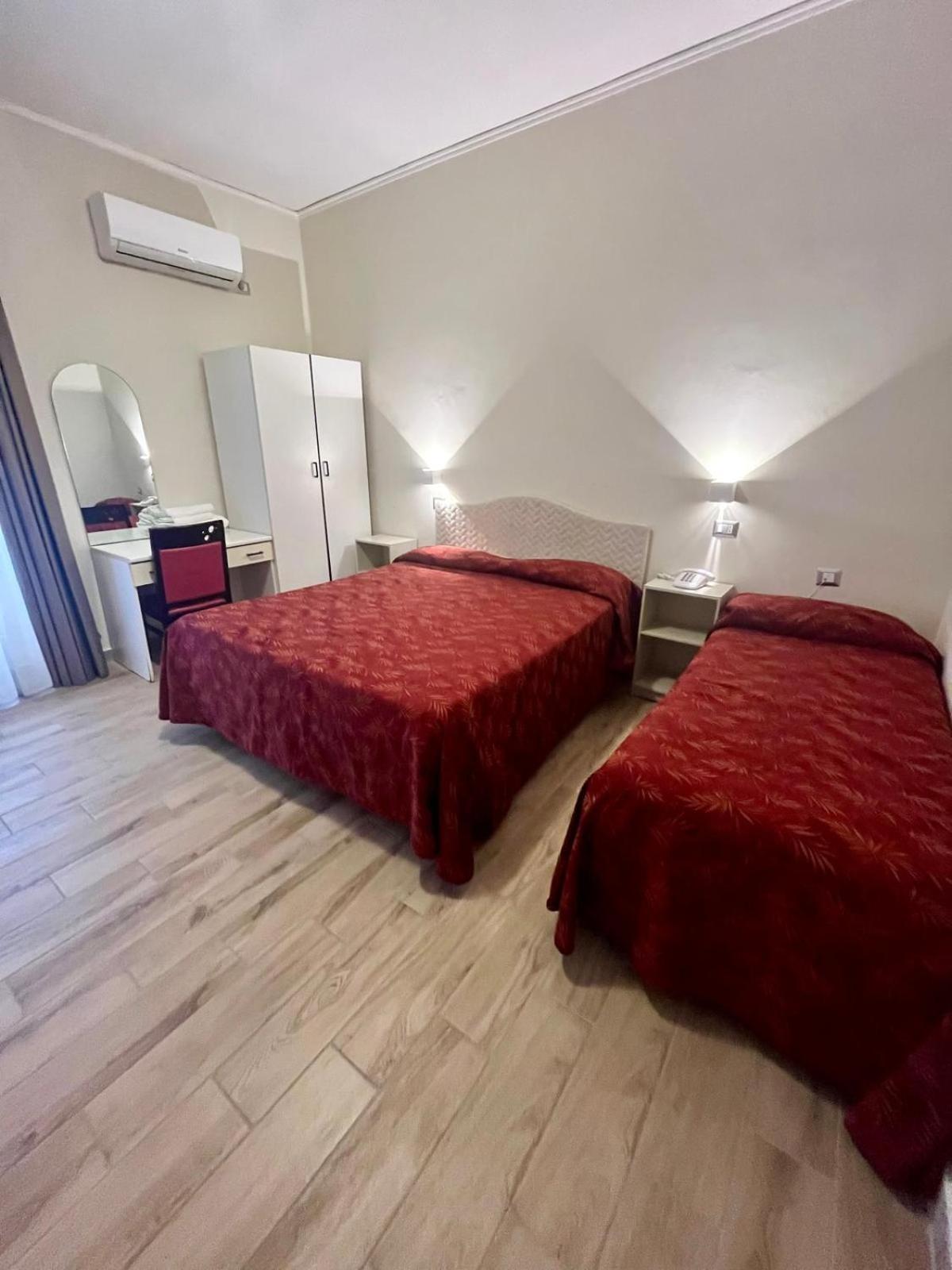 Pisani Hotel San Nicola La Strada Exterior foto