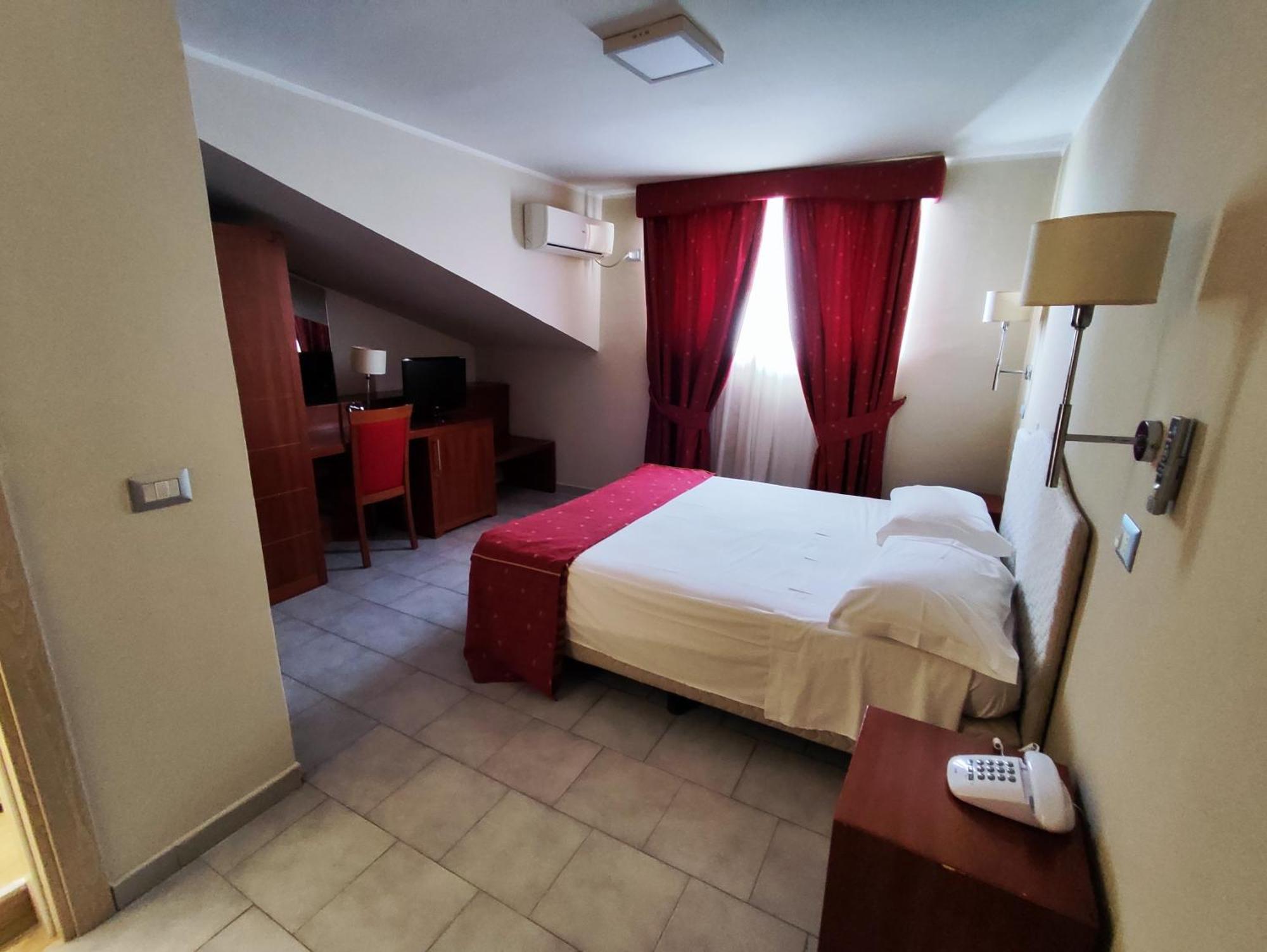 Pisani Hotel San Nicola La Strada Exterior foto