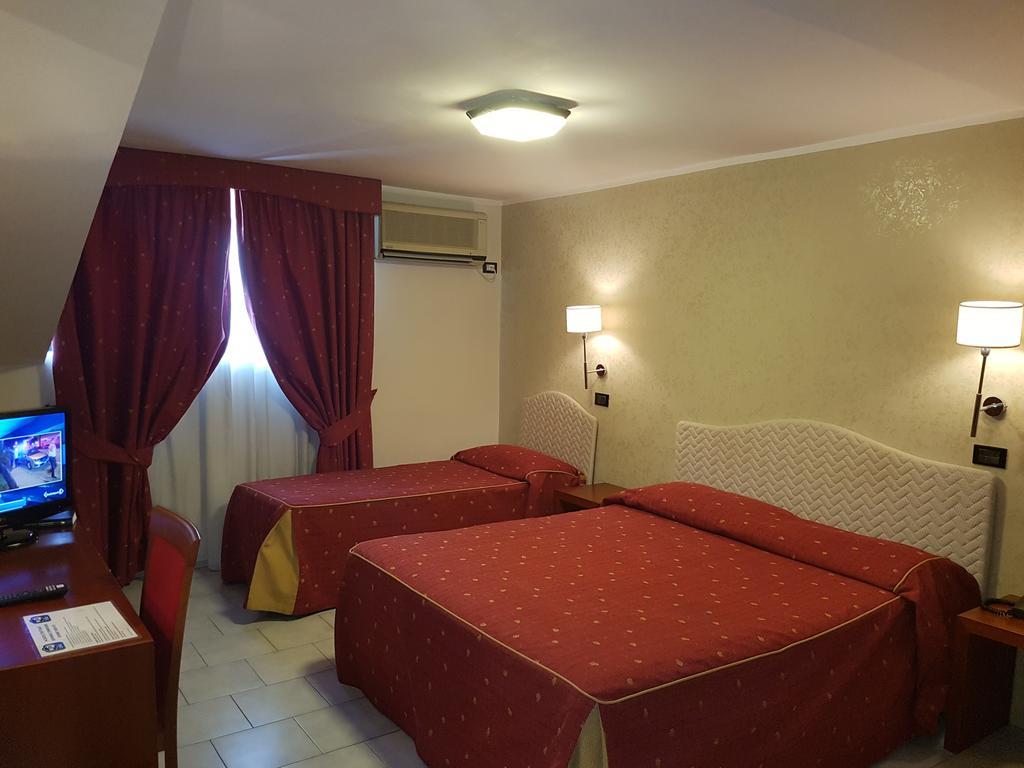 Pisani Hotel San Nicola La Strada Exterior foto
