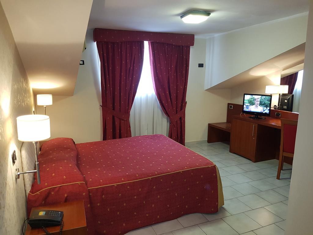 Pisani Hotel San Nicola La Strada Exterior foto
