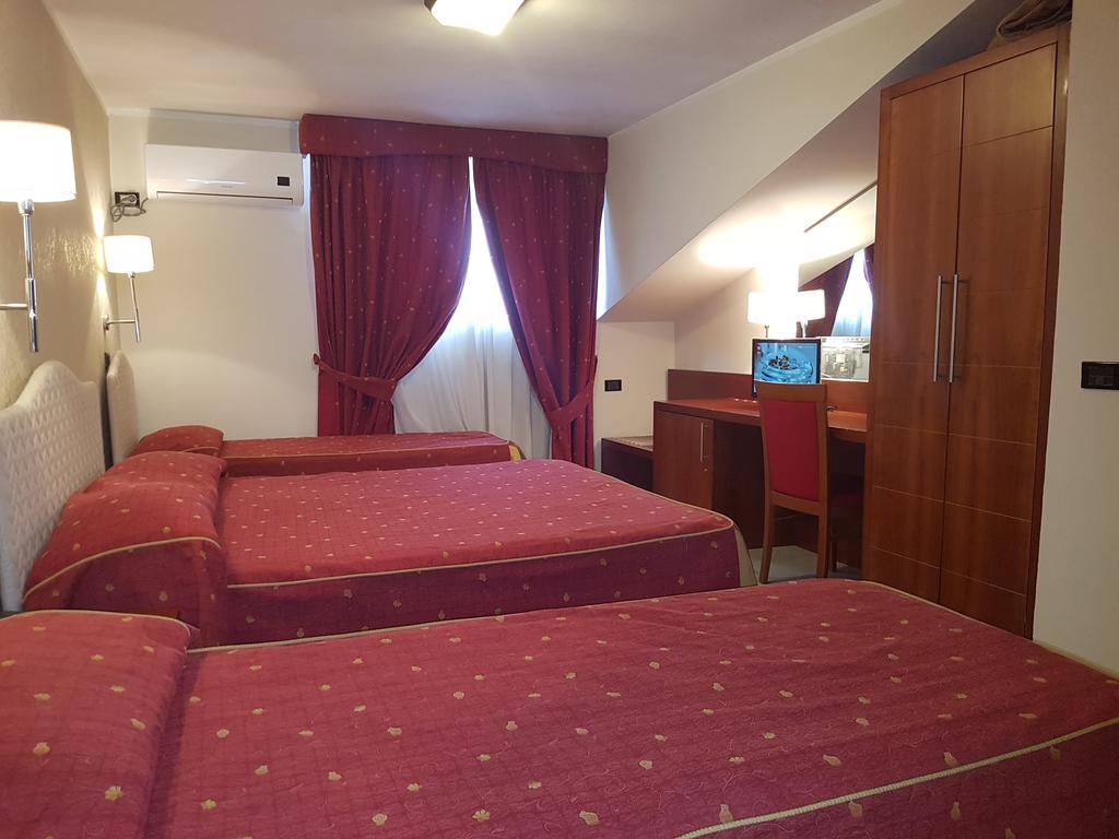 Pisani Hotel San Nicola La Strada Zimmer foto