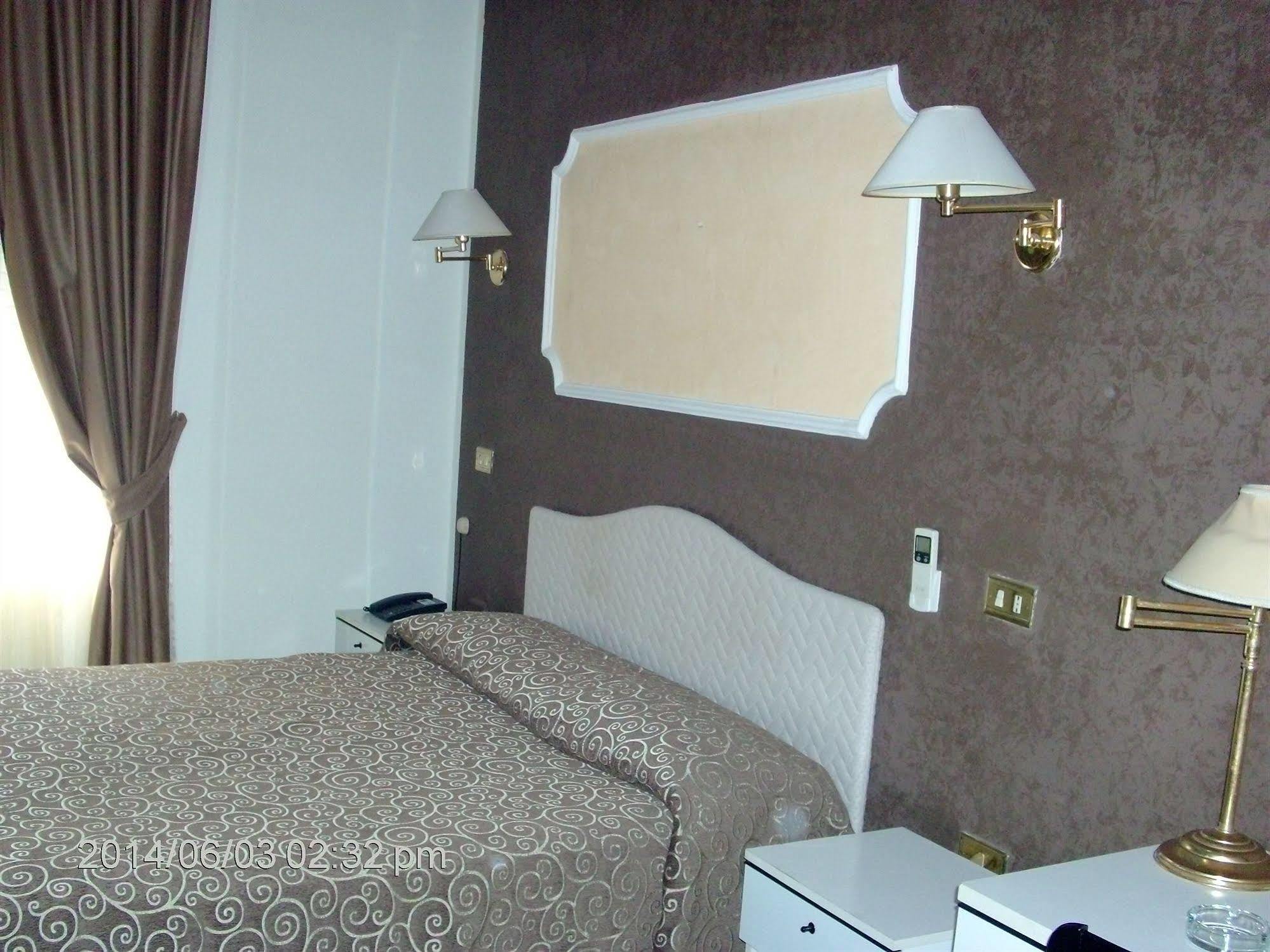 Pisani Hotel San Nicola La Strada Exterior foto